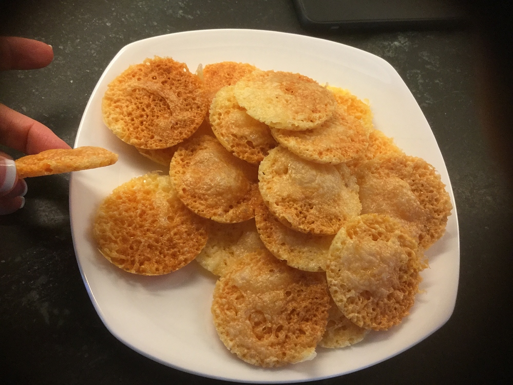 The BEST easiest no carb cheese crisp tostadas, taco shells, chips ever ...