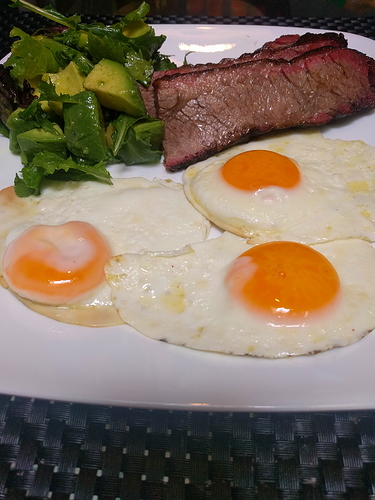 Que n eggs