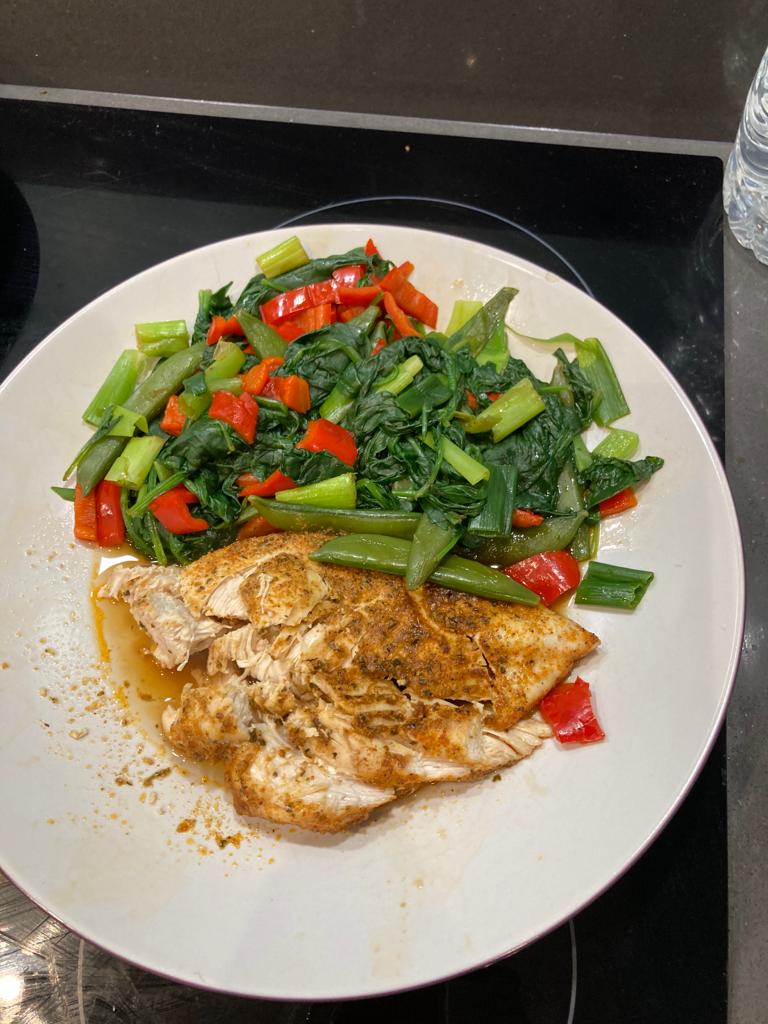 Spicy%20baked%20chicken%20breast%2C%20mange%20tout%2C%20spinach%2C%20peppers%20and%20spring%20onion