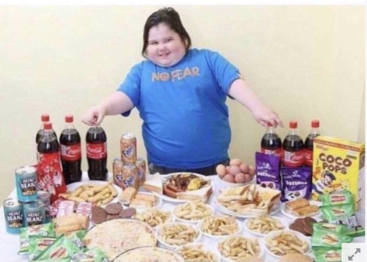 Куча толстых. Американские дети с ожирением. Дети которые едят много сладкого.